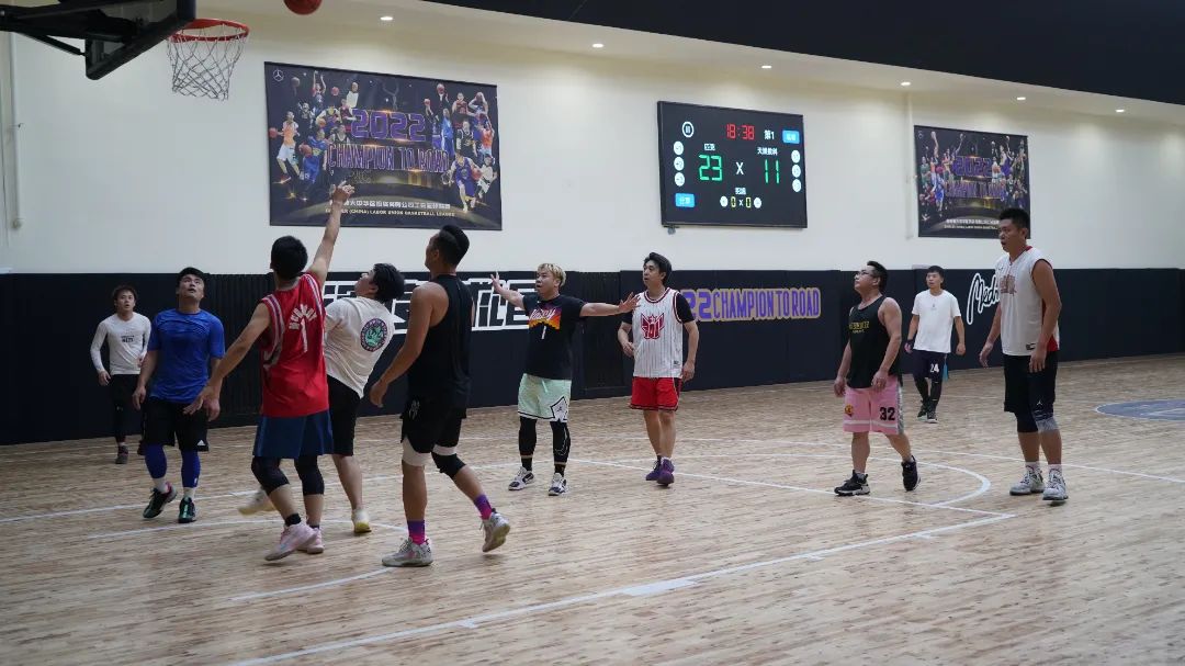 以球會(huì)友——匹克&天娛數(shù)科籃球友誼賽(圖1) 以球會(huì)友——匹克&天娛數(shù)科籃球友誼賽(圖1)